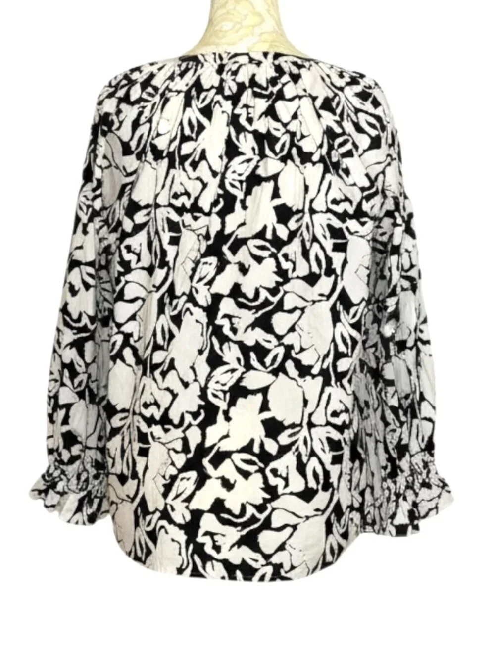 Evereve Jordy Peasant Top Blouse Shirt Split Neck Floral Black White M - Picture 6 of 9